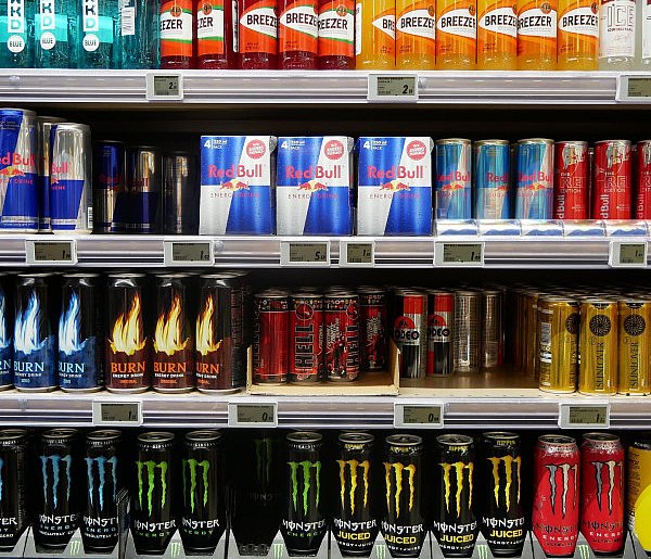 Popularne napoje pójdą ostro w górę. Rząd szykuje podwyżkę VAT-29318340