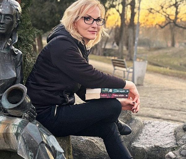 Odkryj "Białe magnolie" - powieść Ewy Lange z Brodnicy