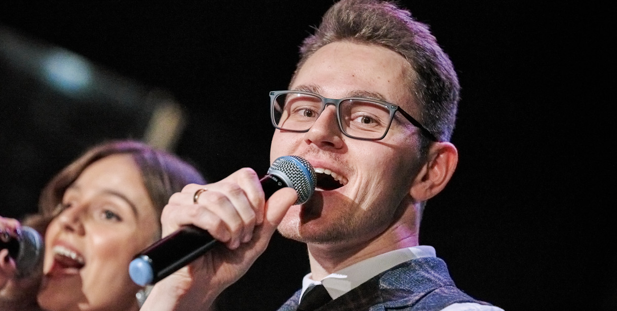 Maciej Zieliński jest znany brodnickiej publiczności jako wokalista i sprawny organizator wydarzeń muzycznych. Fot. Marcin Jadziński