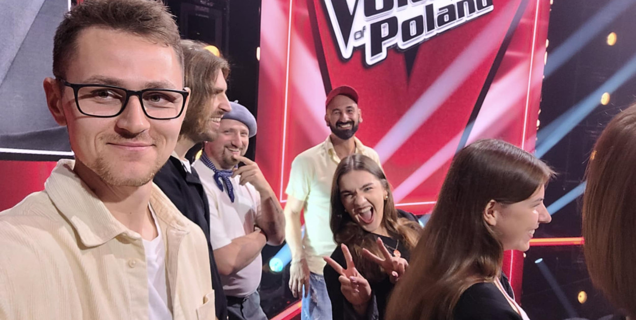 Maciej Zieliński na planie The Voice of Poland. Fot. Archiwum prywatne Macieja Zielińskiego